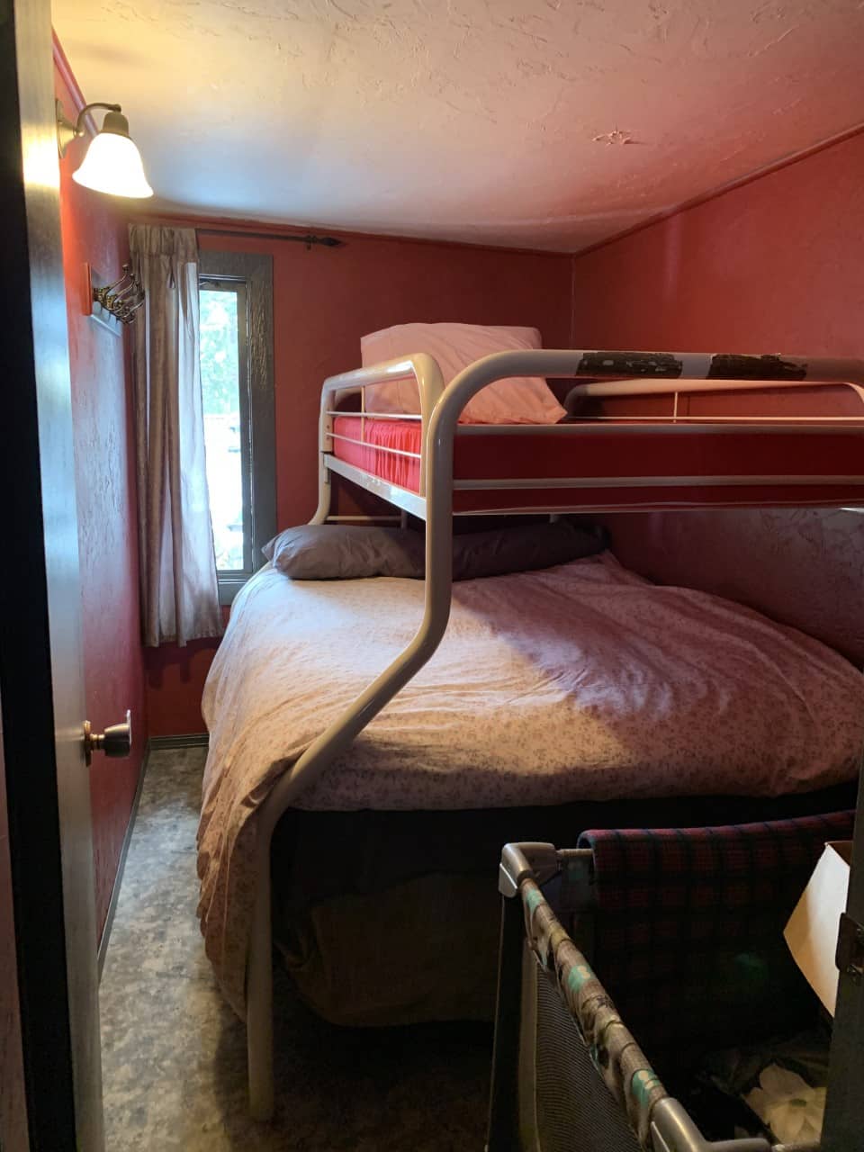 Loon Lake BC rental cabin bunkbed option
