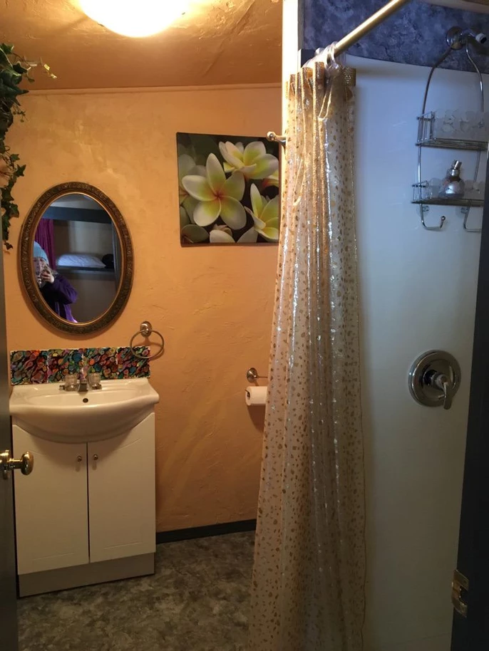 private bathroom Hilton rental cabin