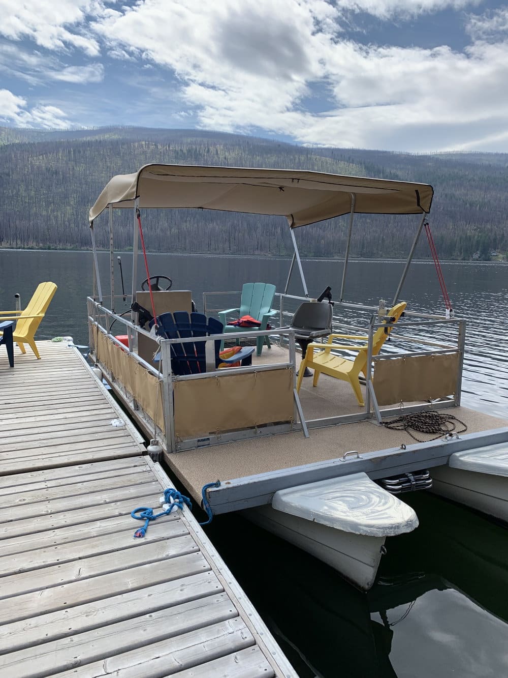 <span  class="uc_style_uc_tiles_grid_image_elementor_uc_items_attribute_title" style="color:#ffffff;">Pontoon boat rental at vacations cabins Loon Lake BC</span>