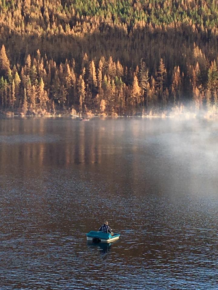 <span  class="uc_style_uc_tiles_grid_image_elementor_uc_items_attribute_title" style="color:#ffffff;">Early morning boat rental on Loon Lake</span>